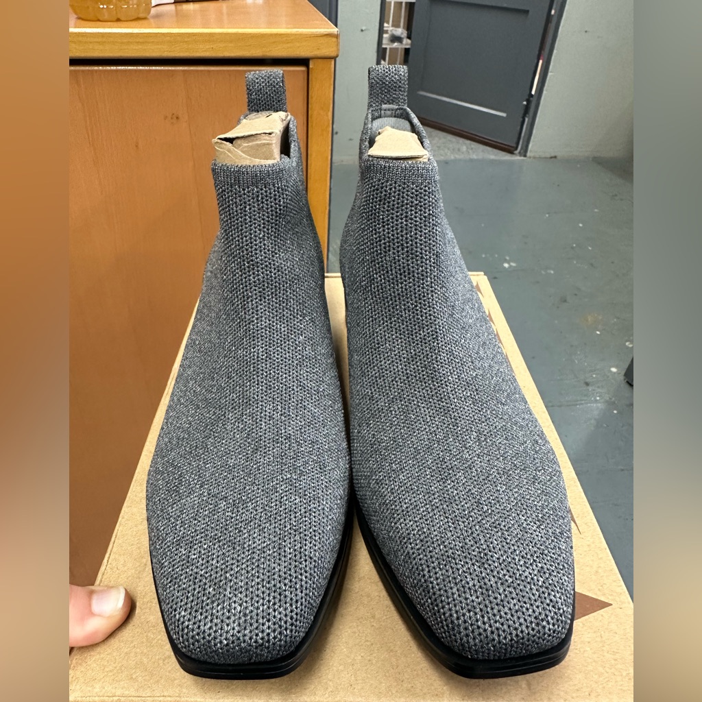 Vivaia Slip On Size Us 6.5